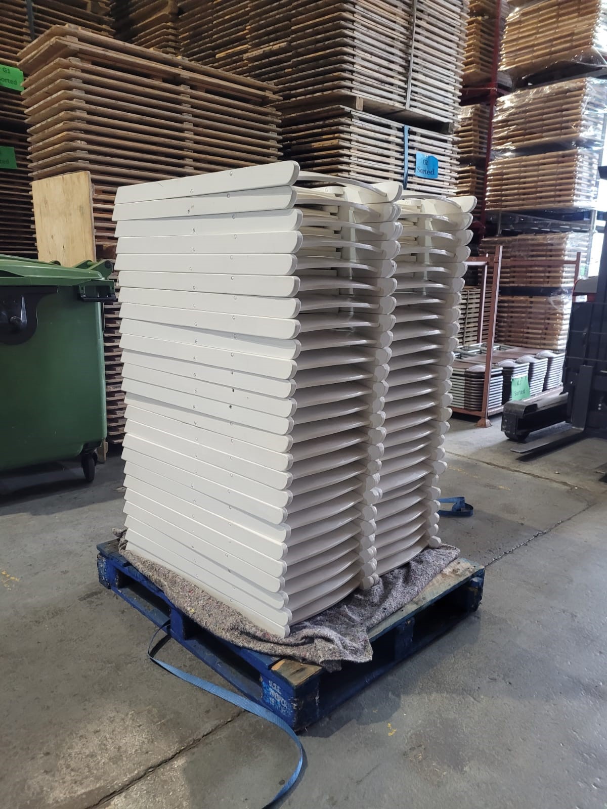 Used White Folding Chairs